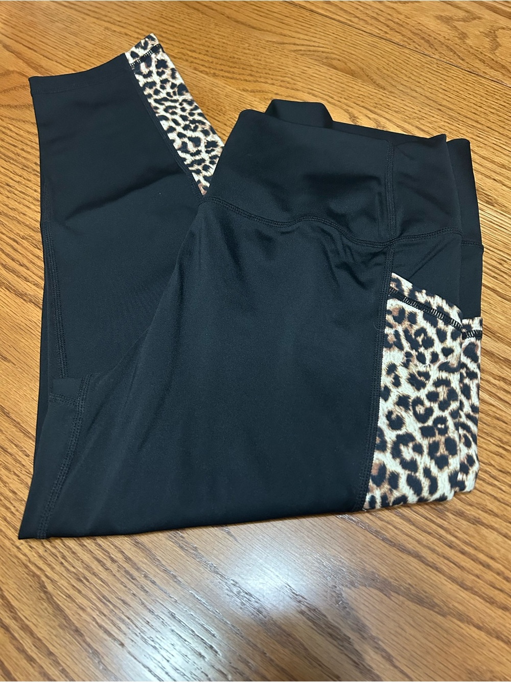 ZYIA Leggings with leopard print on the sides. Has pockets! 7/8 Length EUC
